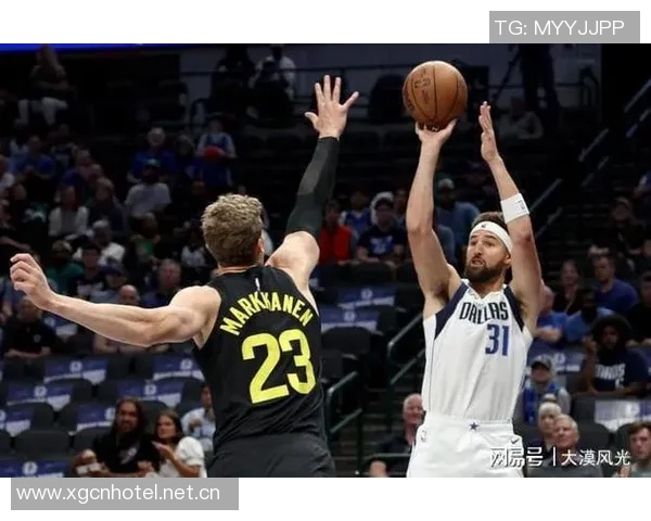 克莱上半场表现出色三分命中率高助球队稳住局势 克莱上半场表现出色三分命中率高助球队稳住局势